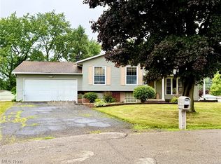 1052 Pheasant Grove Ave NW, Massillon, OH 44646
