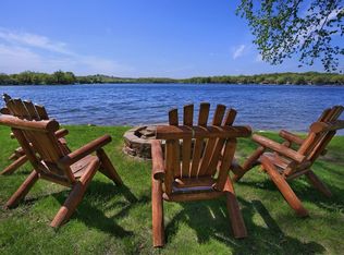 920 Pershing Cir, Burnsville, MN 55306