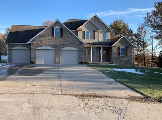 804 Catalina Ct, Macon, MO 63552