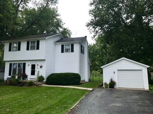 1439 Surrey Rd, Batavia, IL 60510