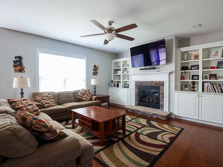 1779 Victoria Ct — Photo 5