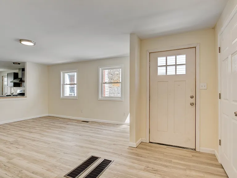 1002 Park St — Photo 2