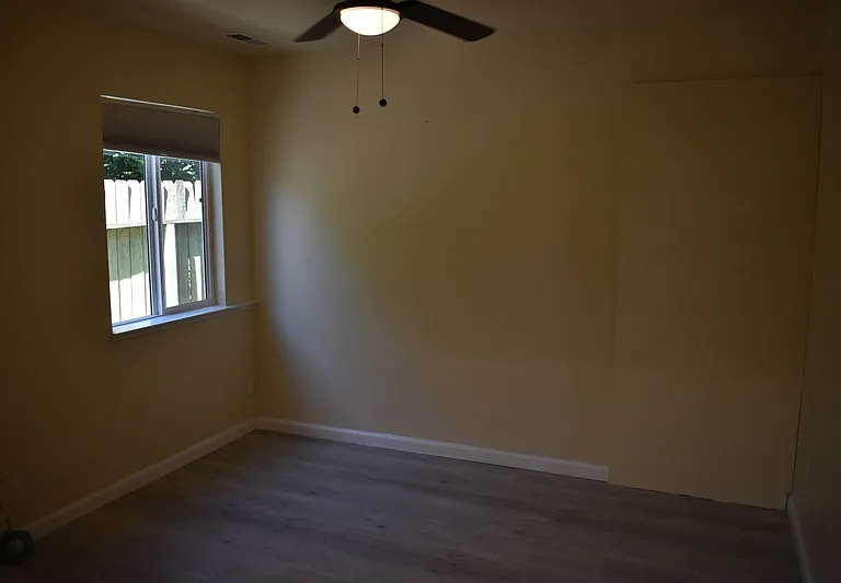 4790 Winona Way — Photo 9