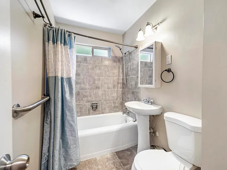 1913 Colorado Ave — Photo 34