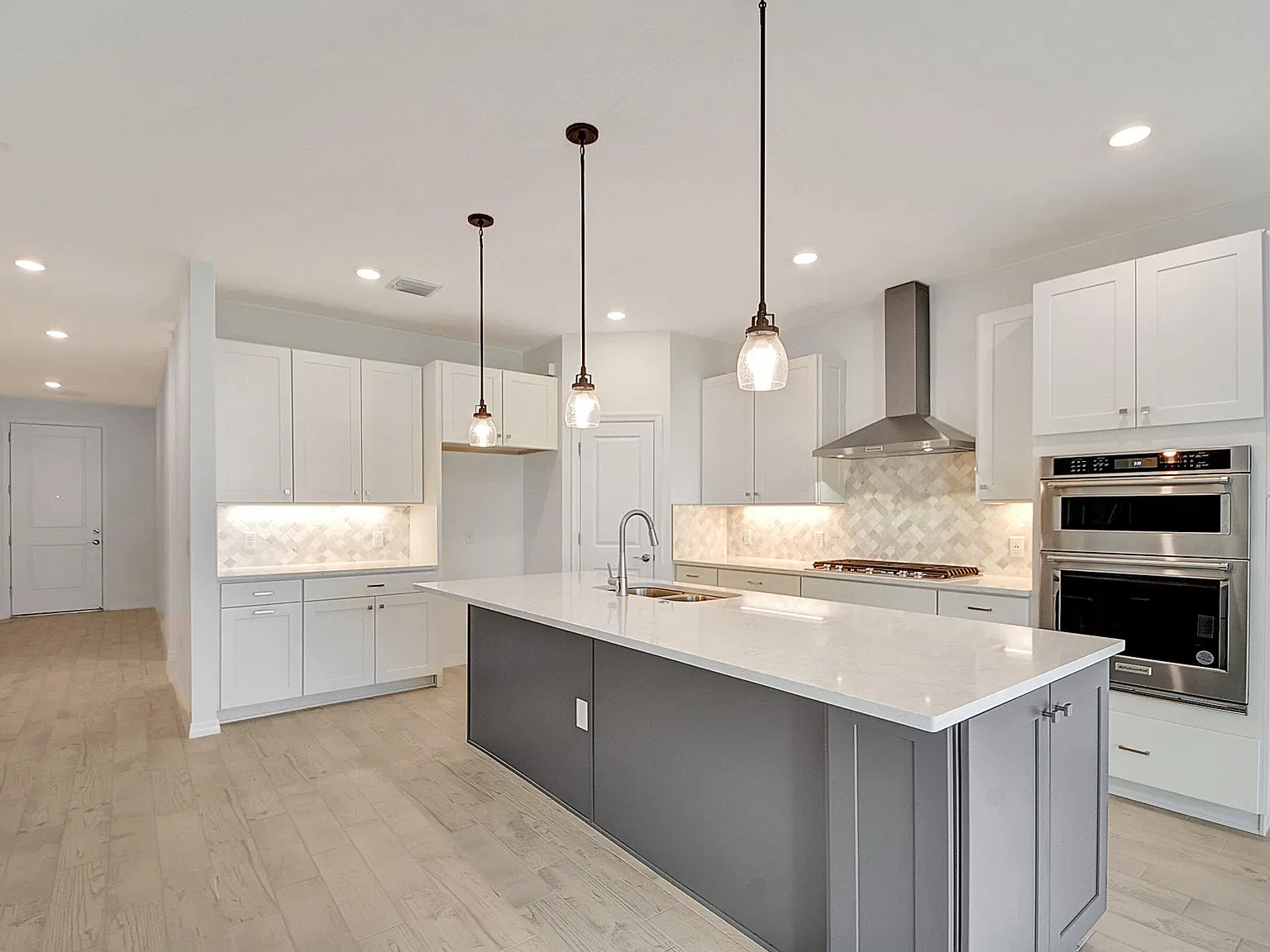 5 bed, 4.0 bath, 2930 sqft, $5,250 — Photo 4