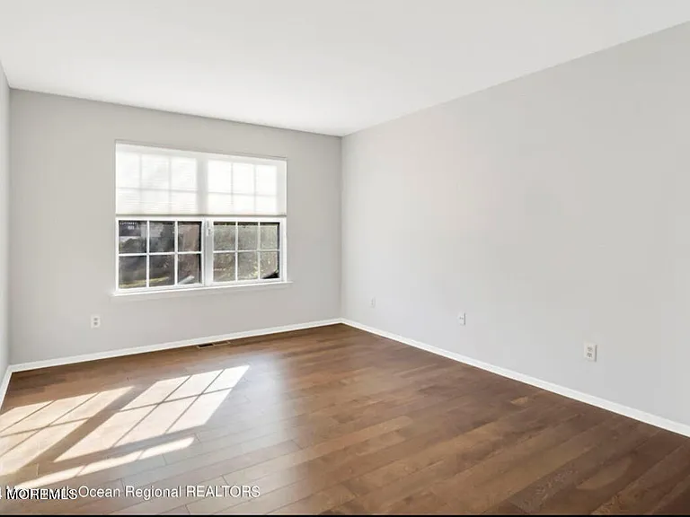 315 Love Ln — Photo 10