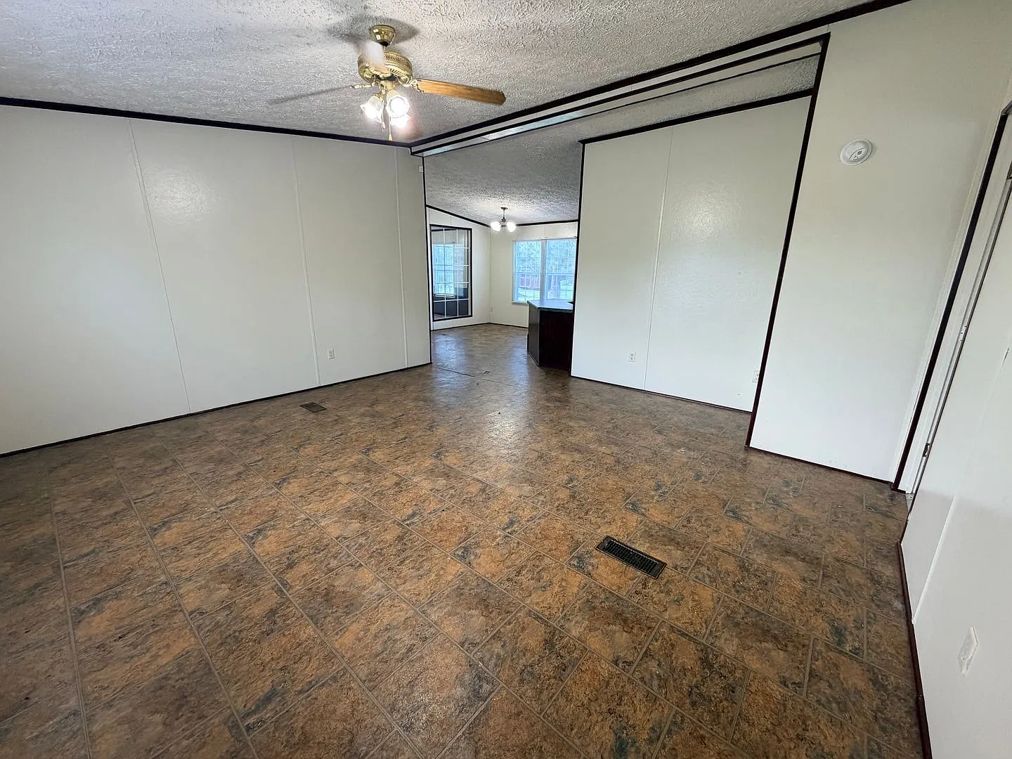 3BD/2B Mobile Home in Lakeland, GA — Photo 2