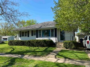 411 E Wood St, Colfax, IL