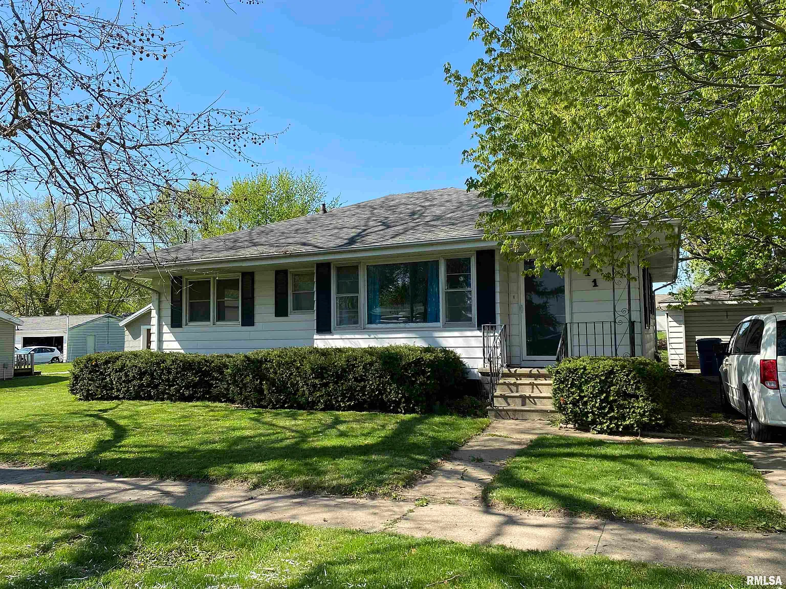 411 E Wood St photo 1