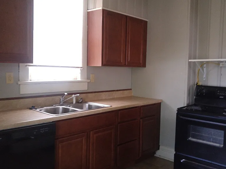 1206 Heath St — Photo 4