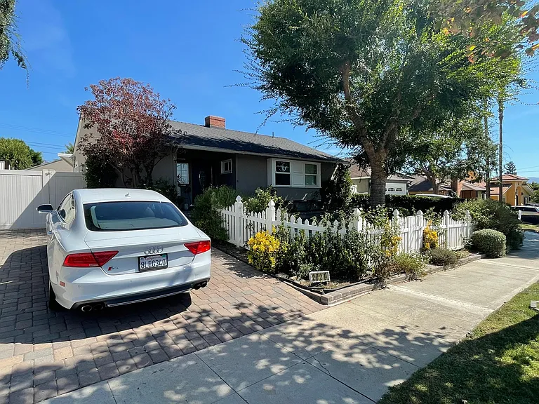 2820 N Buena Vista St — Photo 5