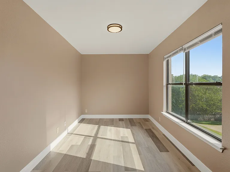 7338 Raintree Frst — Photo 12