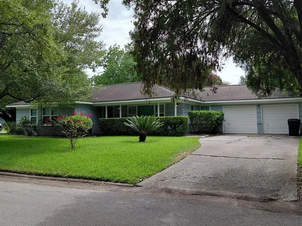 8106 Lorrie Dr, Houston, TX 77025