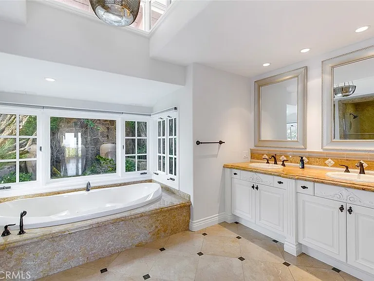 517 Emerald Bay — Photo 12
