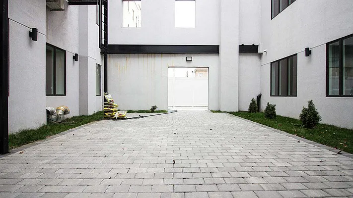 Rented by Nooklyn NYC LLC | media 16