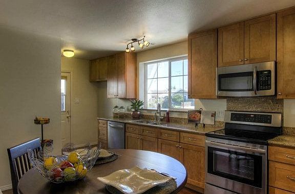 3rd image of 5657 Holland Ln