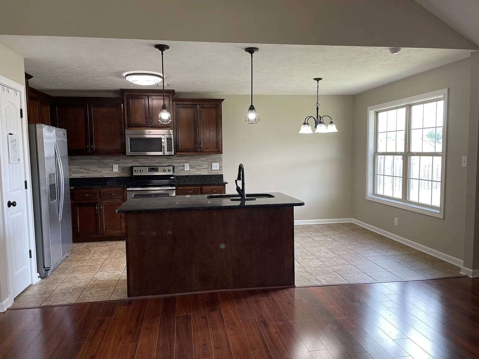 3 bed, 1335 sqft, $1,890 — Photo 3