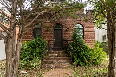 3344 Giles Place