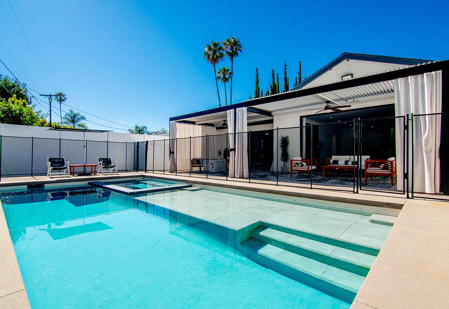 3 bed, 2000 sqft, $9,000 — Photo 1