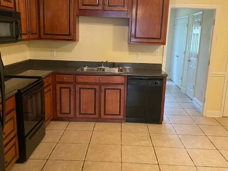 107 Westcott Ln — Photo 4