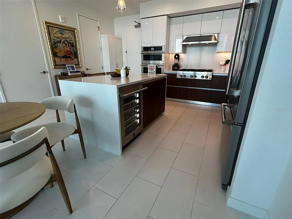 2 bed, 2.5 bath, 1311 sqft, $7,800 — Photo 4