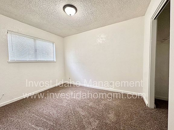 4th image of 222 S Jackson St APT J
