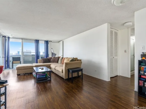 1325 Wilder Avenue Makai #16, Honolulu, HI 96822