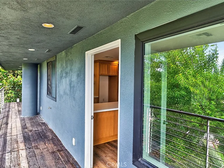 901 Micheltorena St — Photo 34