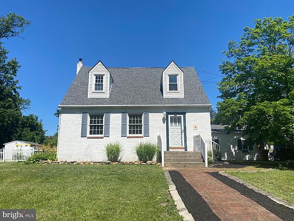 2nd image of 1380 Bernard Ave