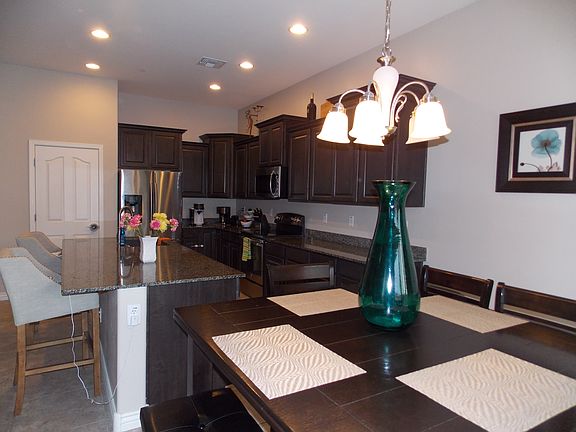 Eat-In Kitchen