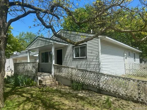 208 Elizabeth St, Montrose, MI 48457