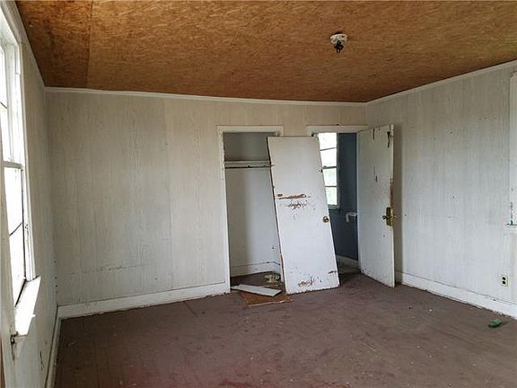 3rd image of 2400 Clouet St