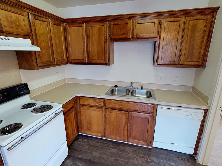 1016 W Mulberry St — Photo 3