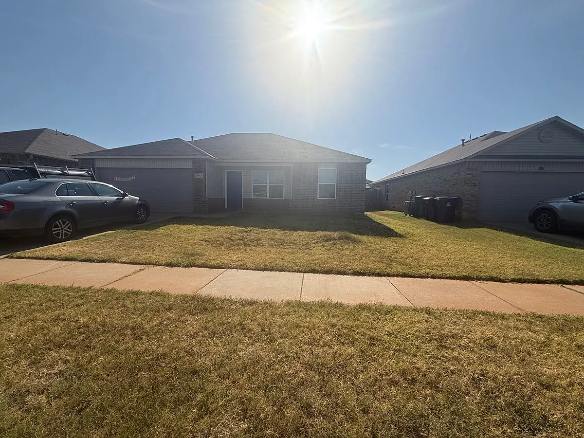 3 bed, 2.0 bath, 1206 sqft, $1,400 — Photo 2