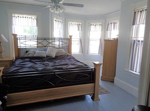 3rd image of 110 Sandwich St #1