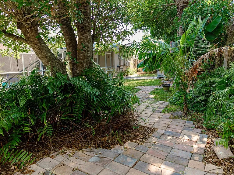 809 SE 14th Dr — Photo 38