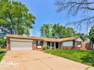 2865 Sussex Dr, Florissant, MO