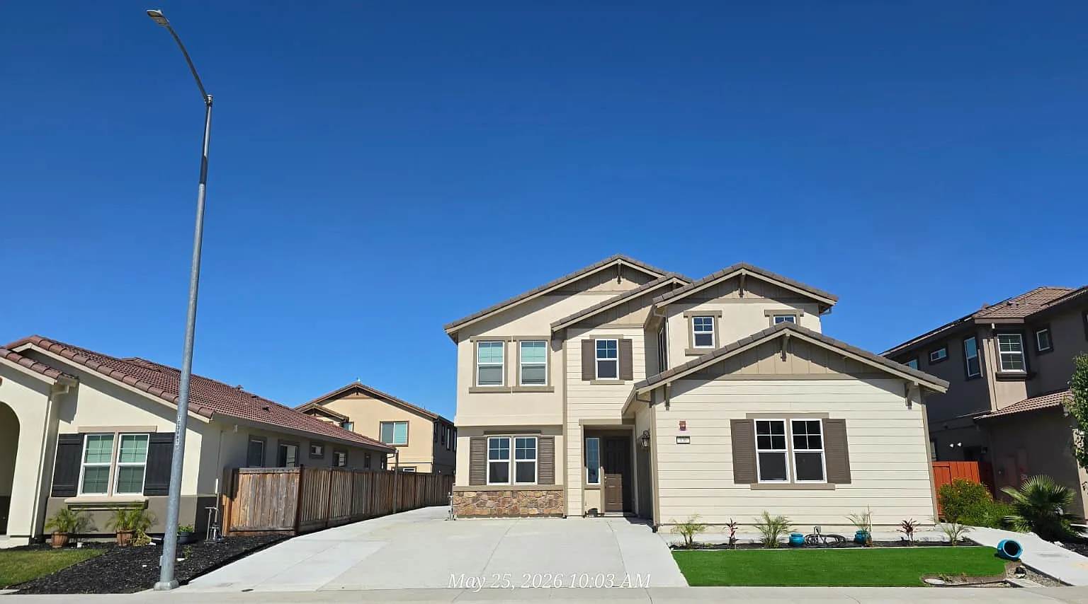 4 bed, 2900 sqft, $3,750 — Photo 1