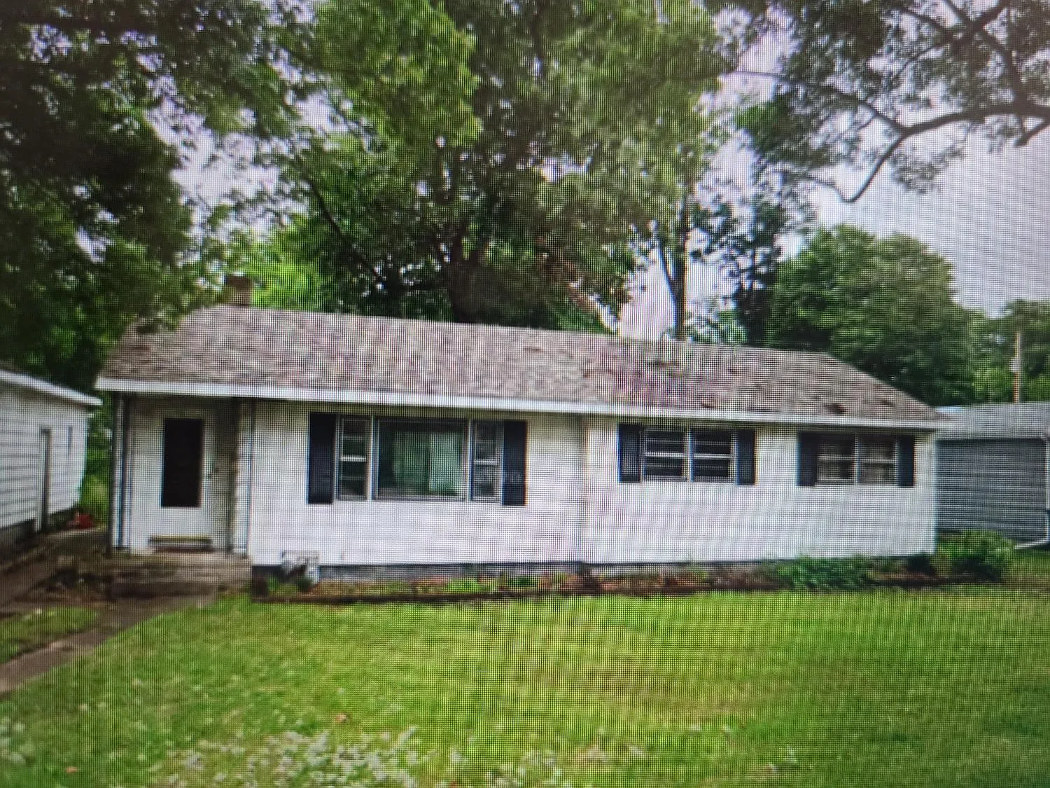 710 Esther St photo 1