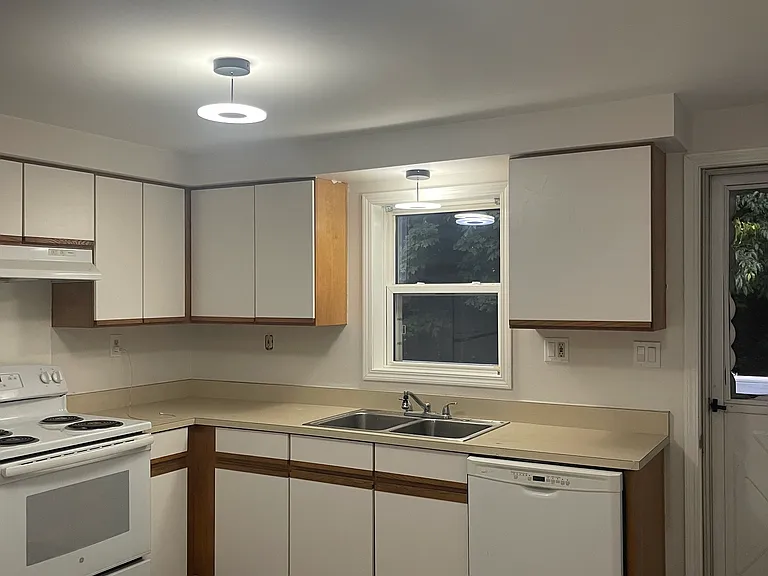 95 Downey Dr — Photo 10