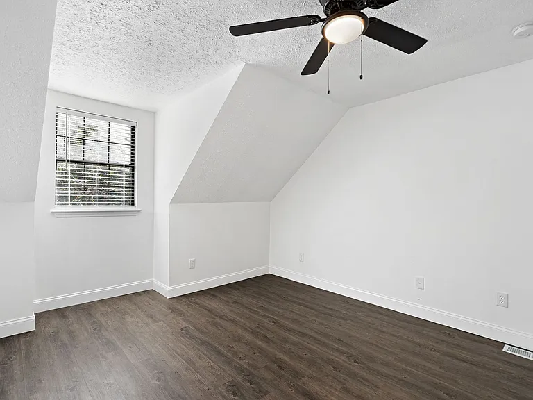 304 Deerpoint Dr — Photo 10