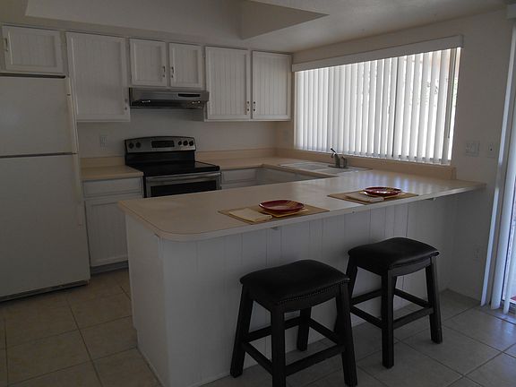 Lots of natural light in kitchen