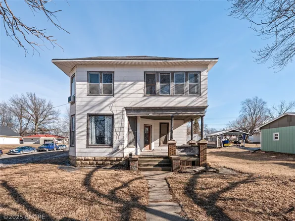 534 N Grand St, Chariton, IA 50049