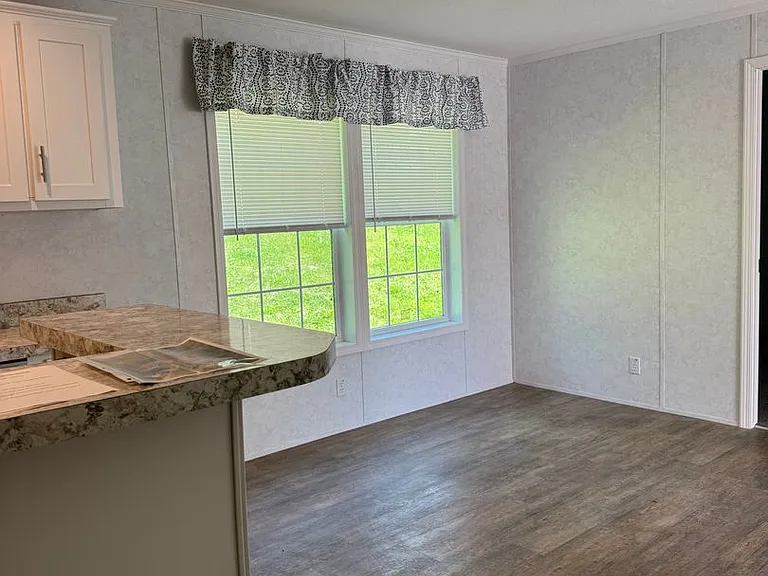 465-6 Royal Manor Rd — Photo 9