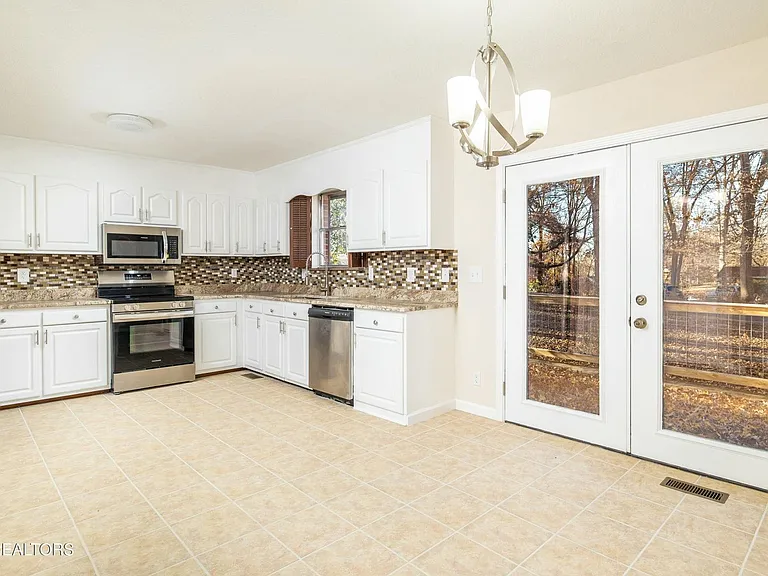 1534 McIlvaine Dr — Photo 5