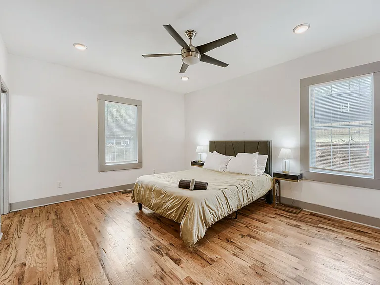 988 Coleman St SW — Photo 15