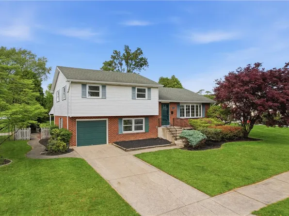 1936 Kingsley Dr, Bethlehem, PA 18018