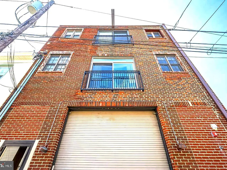 207 Rector St #2F — Photo 1
