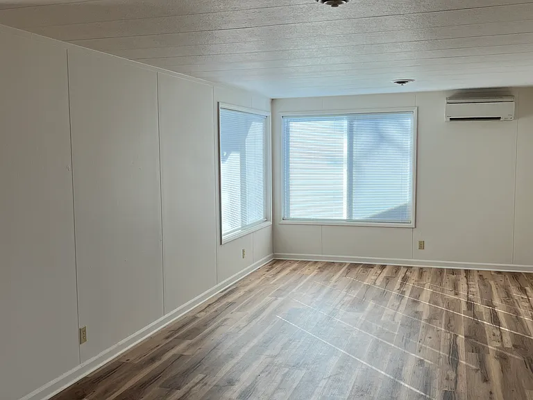 2395 McLean Blvd — Photo 14
