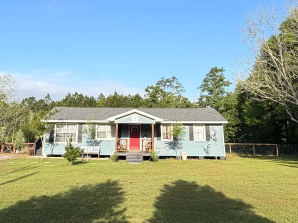 625 Saint Joseph St, Waveland, MS 39576